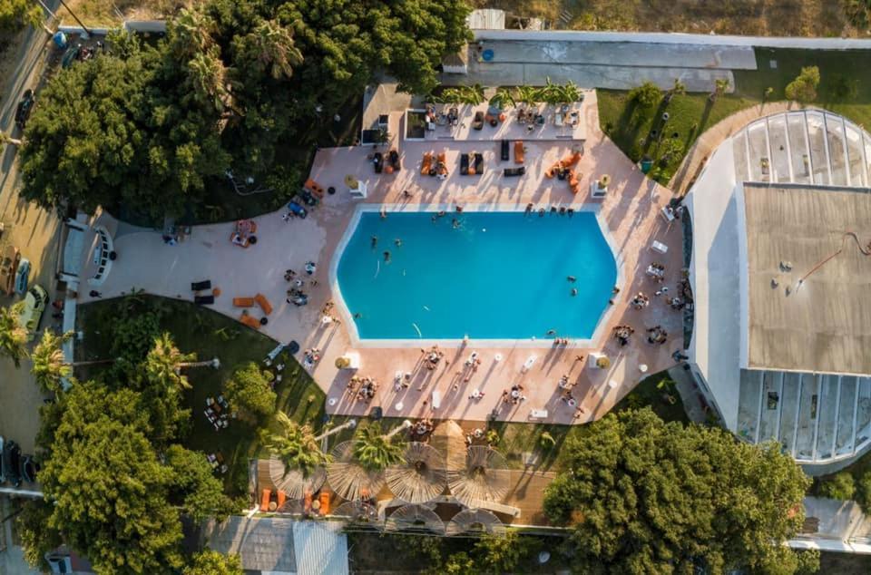 Black Amber Boutique Hotel Лампи Экстерьер фото